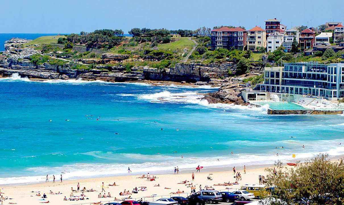 Các bãi biển nổi tiếng ở Sydney thu hút khách du lịch