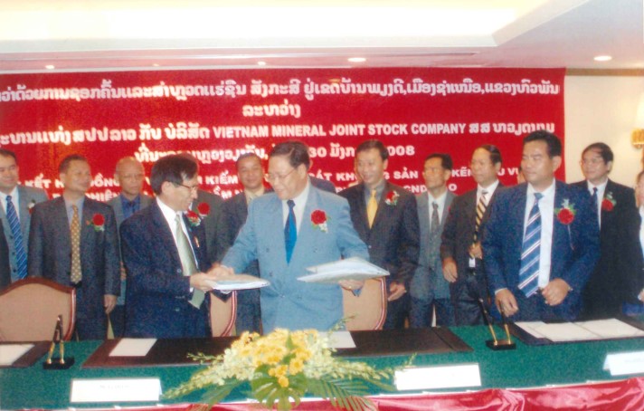  Contract signature ceremony in Lao PDR